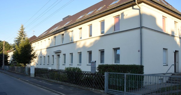 Sanierter Altbau mit gepflegter Fassade in grüner Umgebung in Forst (Lausitz)