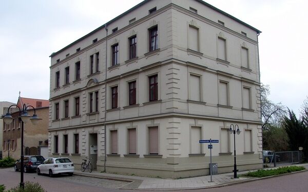 virchowstraße 1 Sonnige Einraumwohnung in einem sanierten Altbau, ideal für Studenten und Singles.