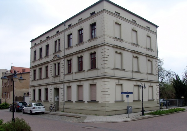 Sonnige Einraumwohnung in einem sanierten Altbau, ideal für Studenten und Singles.
