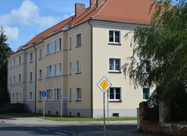 Schöne 2-Zimmer-Wohnung im sanierten Altbau Schöne 2-Zimmer-Wohnung im sanierten Altbau
